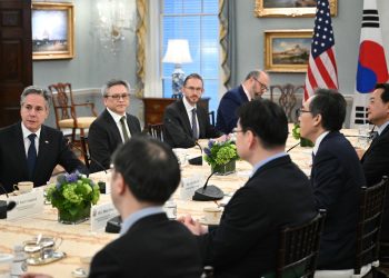 US Secretary of State Antony Blinken (L) meets with South Korean Foreign Minister Cho Tae-yul at the State Department / ©AFP