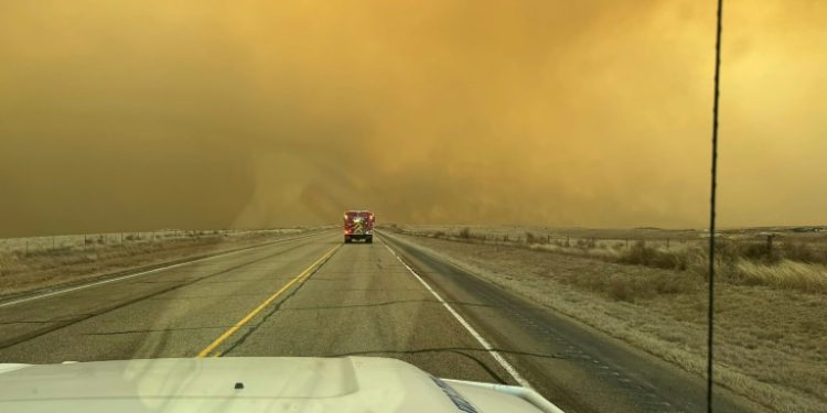 This handout picture courtesy of the Flower Mound Fire Department taken on February 27, 2024, shows a fire truck driving towards the Smokehouse Creek Fire, near Amarillo, in the Texas Panhandle. ©AFP