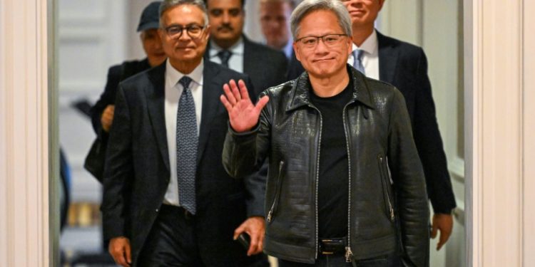 Jensen Huang, cofounder and CEO of Nvidia, waves as he arrives for a media roundtable in Kuala Lumpur on December 8, 2023. ©AFP