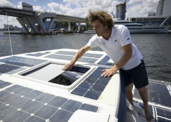 Captain Marin Jarry of the Energy Observer, the first hydrogen-powered, zero-emission vessel to be self-sufficient in energy, closes the pilot cockpit window, at Pier Sixty Six Marina in Fort Lauderdale, Florida, on February 27, 2024. ©AFP