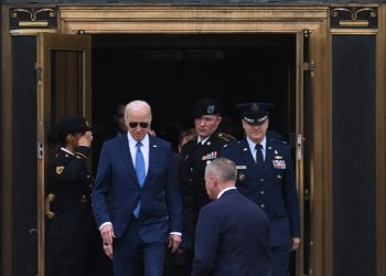 US President Joe Biden exits Walter Reed Army Medical Center in Bethesda, Maryland, following his routine annual physical exam / ©AFP