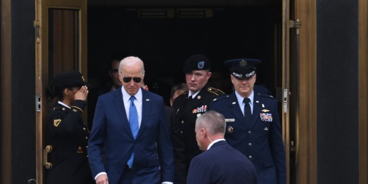 US President Joe Biden exits Walter Reed Army Medical Center in Bethesda, Maryland, following his routine annual physical exam / ©AFP