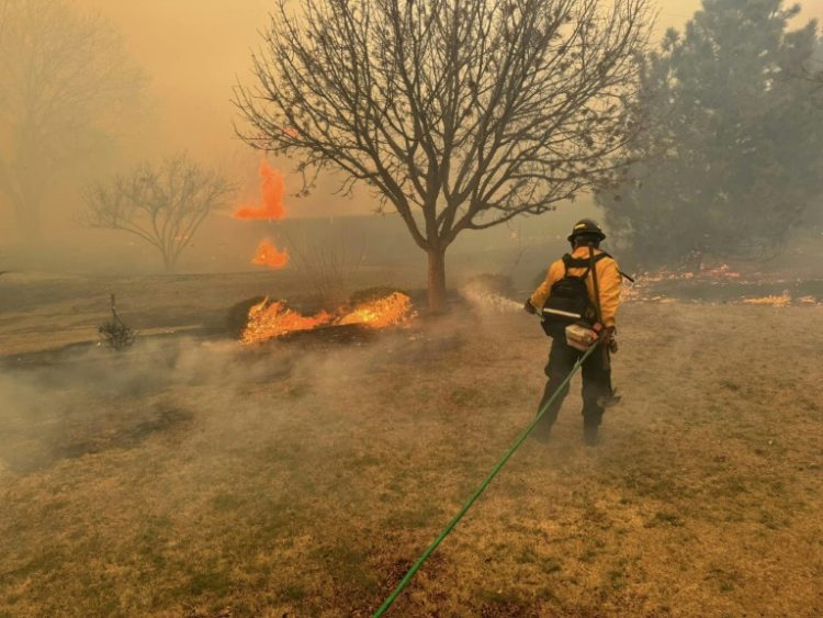 A firefighter battling the Smokehouse Creek Fire, near Amarillo, in the Texas Panhandle. ©AFP