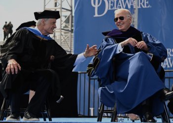 Senator Tom Carper (left), who is pushing for movement on a Palestinian state, speaks to President Joe Biden at a graduation ceremony at the University of Delaware on May 28, 2022 / ©AFP