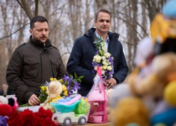 Greek Prime Minister Kyriakos Mitsotakis (R) was holding talks with Ukrainian President Volodymyr Zelensky (L) in Odesa. ©AFP