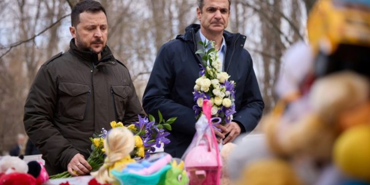 Greek Prime Minister Kyriakos Mitsotakis (R) was holding talks with Ukrainian President Volodymyr Zelensky (L) in Odesa. ©AFP