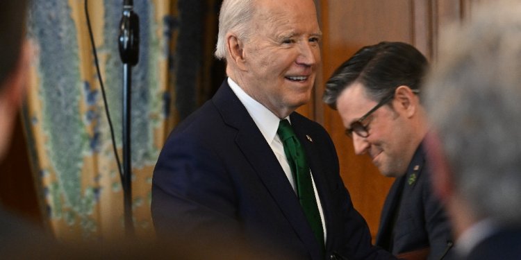 US President Joe Biden addresed the Gridiron Club in Washington / ©AFP