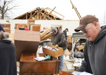 Residents sift through the debris as they clean up after a tornado struck Indian Lake, Ohio on March 15, 2024 . ©AFP