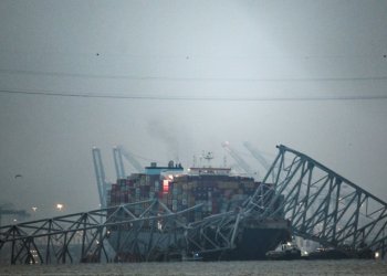 The collapsed Francis Scott Key Bridge lies on top of  the container ship Dali in Baltimore, Maryland. ©AFP