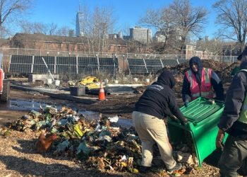 Volunteer groups and community organizations that were already active in composting have greeted the New York's new program rollout with skepticism. ©AFP