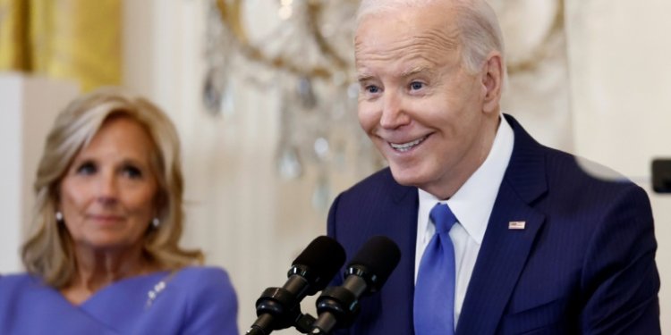 Flanked by First Lady Jill Biden, who is leading the initiative, Vice President Kamala Harris, Biden said: "Those bragging about overturning Roe v. Wade and supporting a national ban on abortion have no clue about the power of women"  . ©AFP