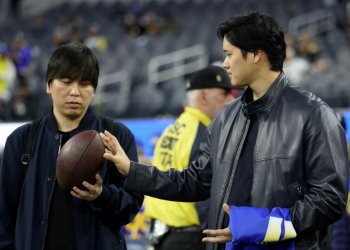 Baseball star Shohei Ohtani talks with his interpreter Ippei Mizuhara before an NFL football game between the New Orleans Saints and the Los Angeles Rams at SoFi Stadium. ©AFP