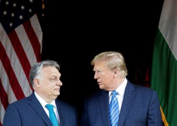 This handout photograph taken and released on March 8, 2024, by the Press Office of the Hungarian Prime Minister, shows Hungarian Prime Minister Viktor Orban (L) and former US President and Republican presidential candidate, Donald Trump during their meeting at Trump's Mar-a-Lago residence in Palm Beach, Florida.  / ©AFP