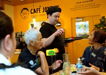 In the beating heart of New York business, Cafe Joyeux, an "inclusive" French chain of restaurants staffed by people with autism and Down's Syndrome, is setting up shop in the US . ©AFP