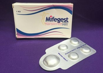 A combination pack of mifepristone (L) and misoprostol tablets, two medicines used together, also called the abortion pill / ©AFP