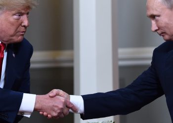 US President Donald Trump and Russian President Vladimir Putin shake hands in Helsinki, on July 16, 2018 / ©AFP