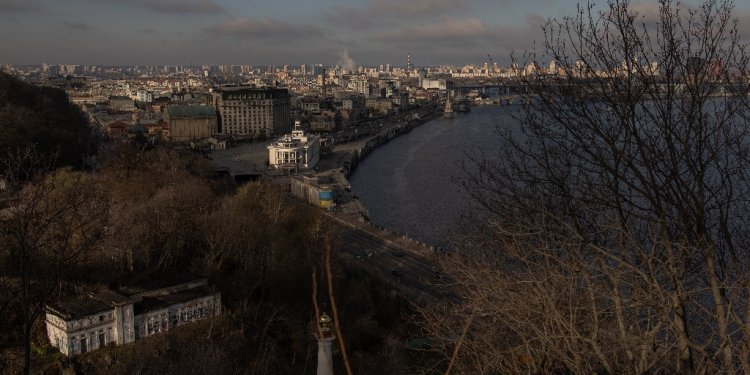 Explosions rang out in the centre of Ukraine's capital on Thursday, following air alerts prompted by Russian missiles and drones / ©AFP