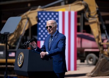 US President Joe Biden speaks at the Intel Ocotillo Campus in Chandler, Arizona / ©AFP