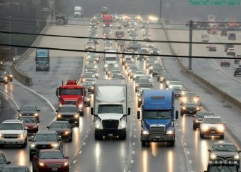 Heavy goods vehicles account for 25 percent of greenhouse gas emissions in the US transport sector, which itself is the main source of emissions in the country, according to the Environmental Protection Agency (EPA). ©AFP