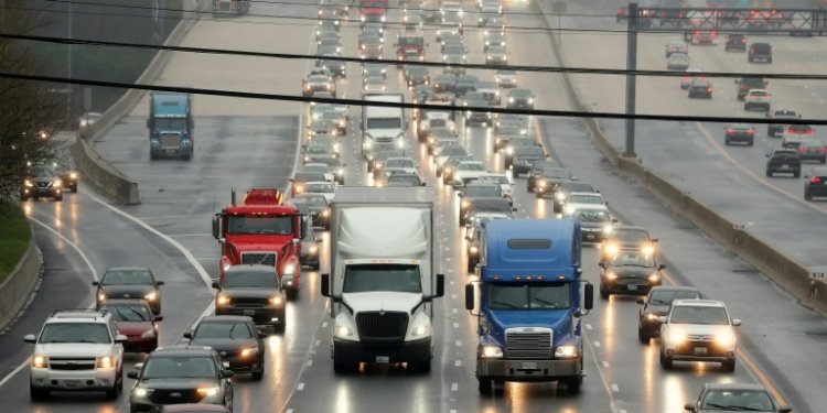 Heavy goods vehicles account for 25 percent of greenhouse gas emissions in the US transport sector, which itself is the main source of emissions in the country, according to the Environmental Protection Agency (EPA). ©AFP