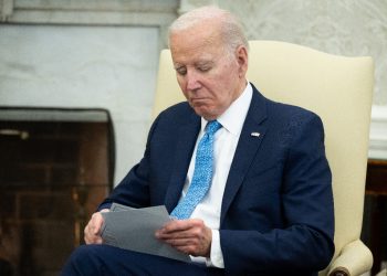 A new survery finds President Biden struggling to persuade ordinary Americans that his policies are working for them / ©AFP