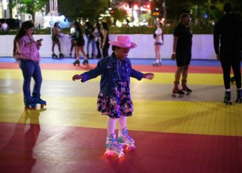 A girl skates during a listening party for Beyonce's new album "Cowboy Carter" at an outdoor roller skating rink in the megastar's native Houston, Texas. ©AFP