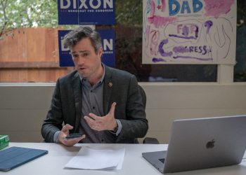 Peter Dixon, a Democratic congressional candidate from California's Silicon Valley, is using interactive, AI-generated phone calls to voters as part of his campaign / ©AFP