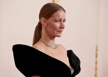 Oscar nominee Sandra Hueller wore a stunning black Schiaparelli gown. ©AFP