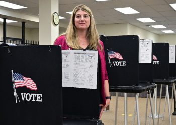 Joanna Francescut, the election registrar in California's Shasta County,  stands in a voting precinct in Redding on February 24, 2024 / ©AFP