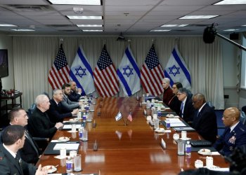 US Secretary of Defense Lloyd Austin meets his Israeli counterpart Yoav Gallant at the Pentagon on March 26, 2024. ©AFP