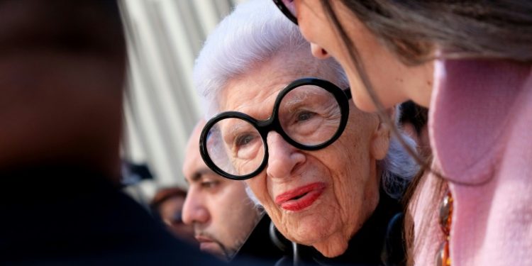 Designer Iris Apfel attends New York Fashion Week in September 2016. ©AFP