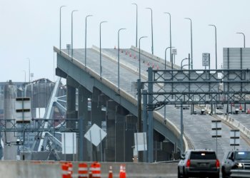 The collapse of the Francis Scott Key Bridge will bring an economic hit but analysts say it is unlikely to make a broad-based impact. ©AFP