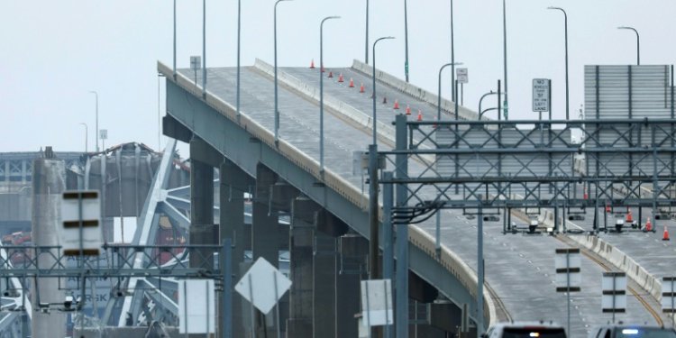 The collapse of the Francis Scott Key Bridge will bring an economic hit but analysts say it is unlikely to make a broad-based impact. ©AFP