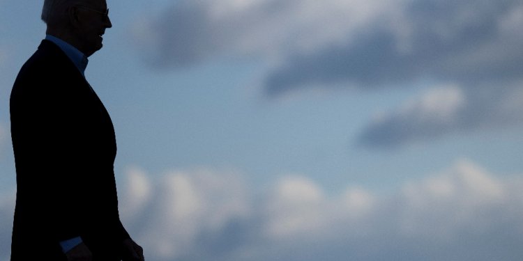 US President Joe Biden arrives to board Air Force One on his way to Nevada and Arizona / ©AFP