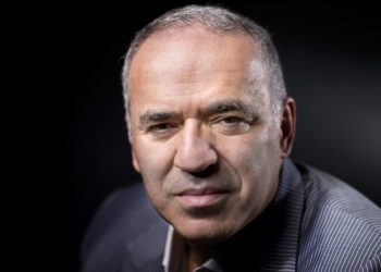 Garry Kasparov, shown here in Paris in 2016, is a former world chess champion who has been a longtime opponent of President Vladimir Putin and has repeatedly spoken out against Russia's military offensive in Ukraine. ©AFP