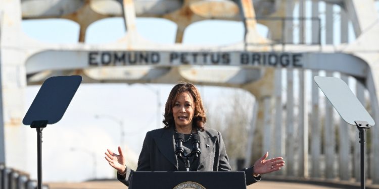 US Vice President Kamala Harris speaks at the Edmund Pettus Bridge during an event to commemorate the 59th anniversary of Bloody Sunday in Selma, Alabama / ©AFP