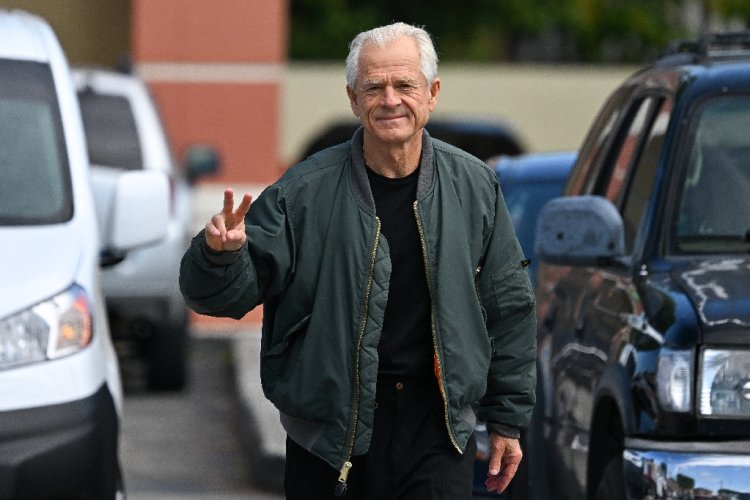 Peter Navarro, Donald Trump's former White House trade advisor, before reporting to prison in Miami / ©AFP