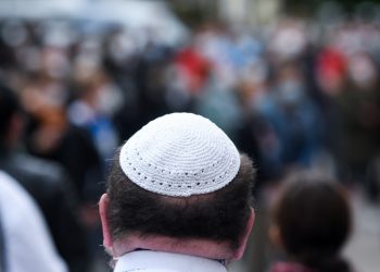 Photo illustration:  A US delegation has cut short its visit to Saudi Arabia after one of its members, Orthodox Rabbi Abraham Cooper, was asked to remove his Jewish head covering, or kippah / ©AFP