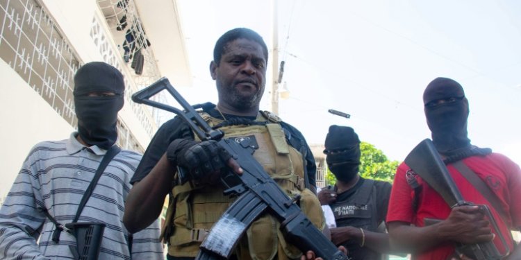 Armed gang leader Jimmy "Barbecue" Cherizier and his men are one of the main gangs in Port-au-Prince, Haiti. ©AFP