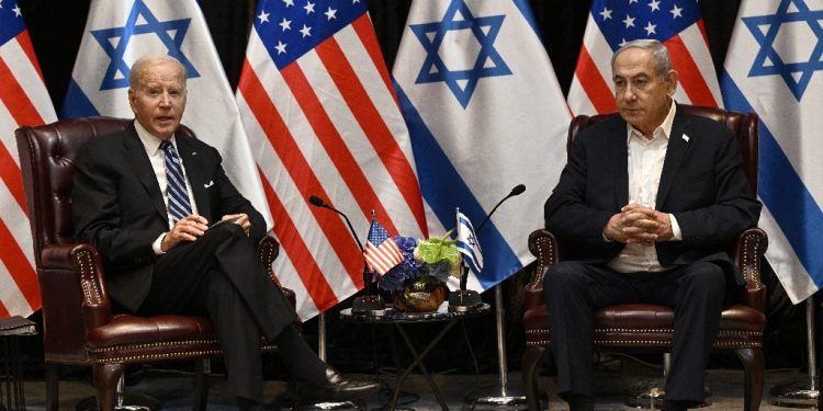 US President Joe Biden listens to Israel's Prime Minister Benjamin Netanyahu as he joins a meeting of the Israeli war cabinet  in Tel Aviv on October 18, 2023 / ©AFP