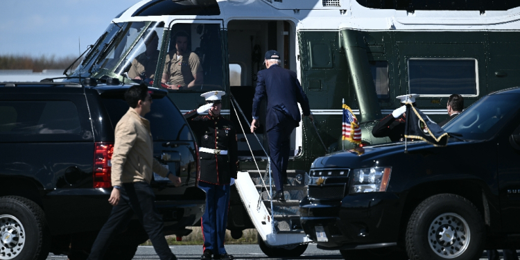 US President Joe Biden boards Marine One at Gordons Pond in Rehoboth Beach, Delaware, as he returns to the White House on April 13, 2024 / ©AFP