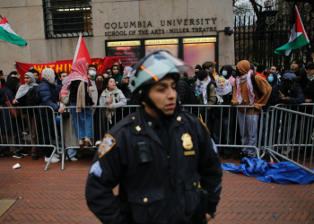 Pro-Palestinian protesters outside Columbia University in New York April 18, 2024 . ©AFP