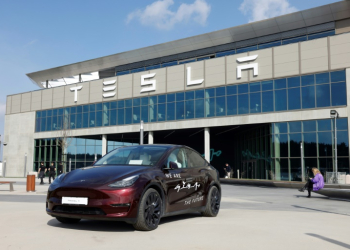 A Tesla car stands in front of the company's electric car plant in Gruenheide near Berlin, Germany, on March 13, 2024. ©AFP