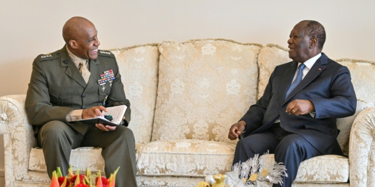 Ivorian President Alassane Ouattara (R) meets General Michael Langley, commander of US Africa Command. ©AFP