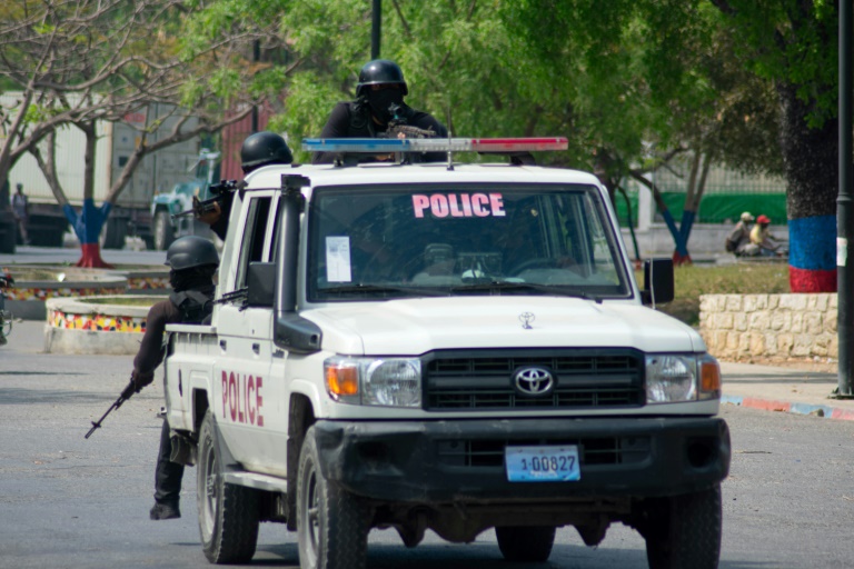 Armed police officers monitor the area after gang violence in the neighborhood on the evening of March 21, 2024, in Port-au-Prince, Haiti, March 22, 2024. ©AFP