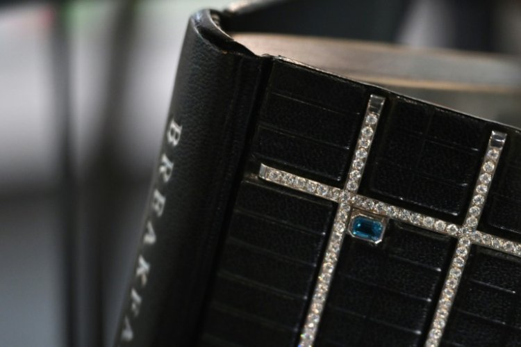 The one of a kind volume is signed by the author and decorated with almost 30 carats of diamonds. ©AFP