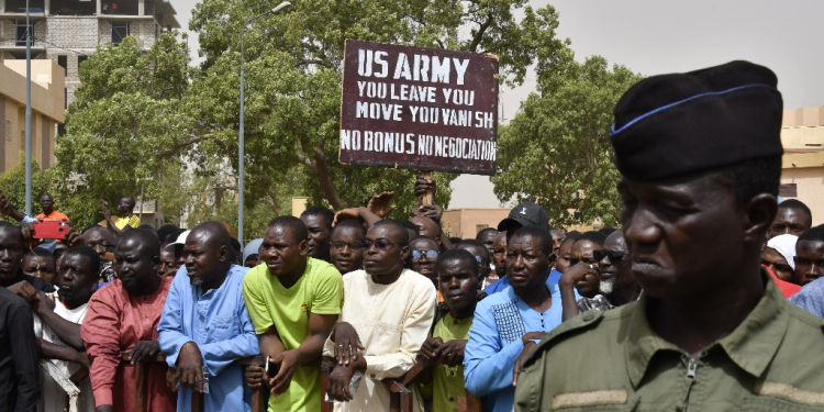 Protesters urge US troops to leave Niger during a demonstration in Niamey on April 13, 2024 / ©AFP