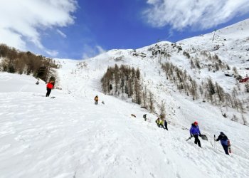 A police handout photo of the search and rescue operation at Zermatt on Monday. ©AFP