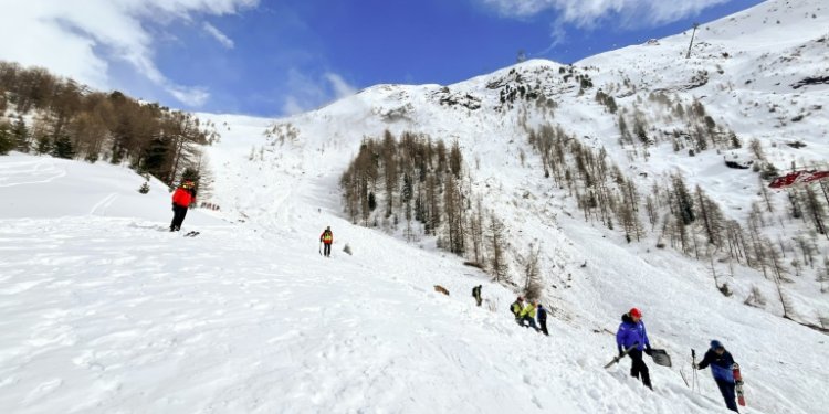 A police handout photo of the search and rescue operation at Zermatt on Monday. ©AFP