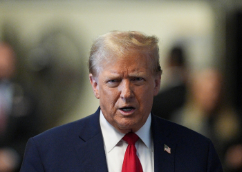 Former US President Donald Trump speaks to the press in New York City / ©AFP